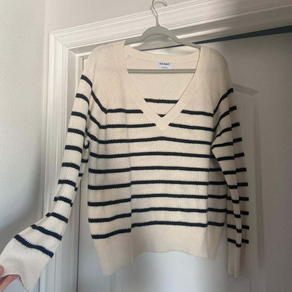 Old Navy Women's V-Neck Sweater